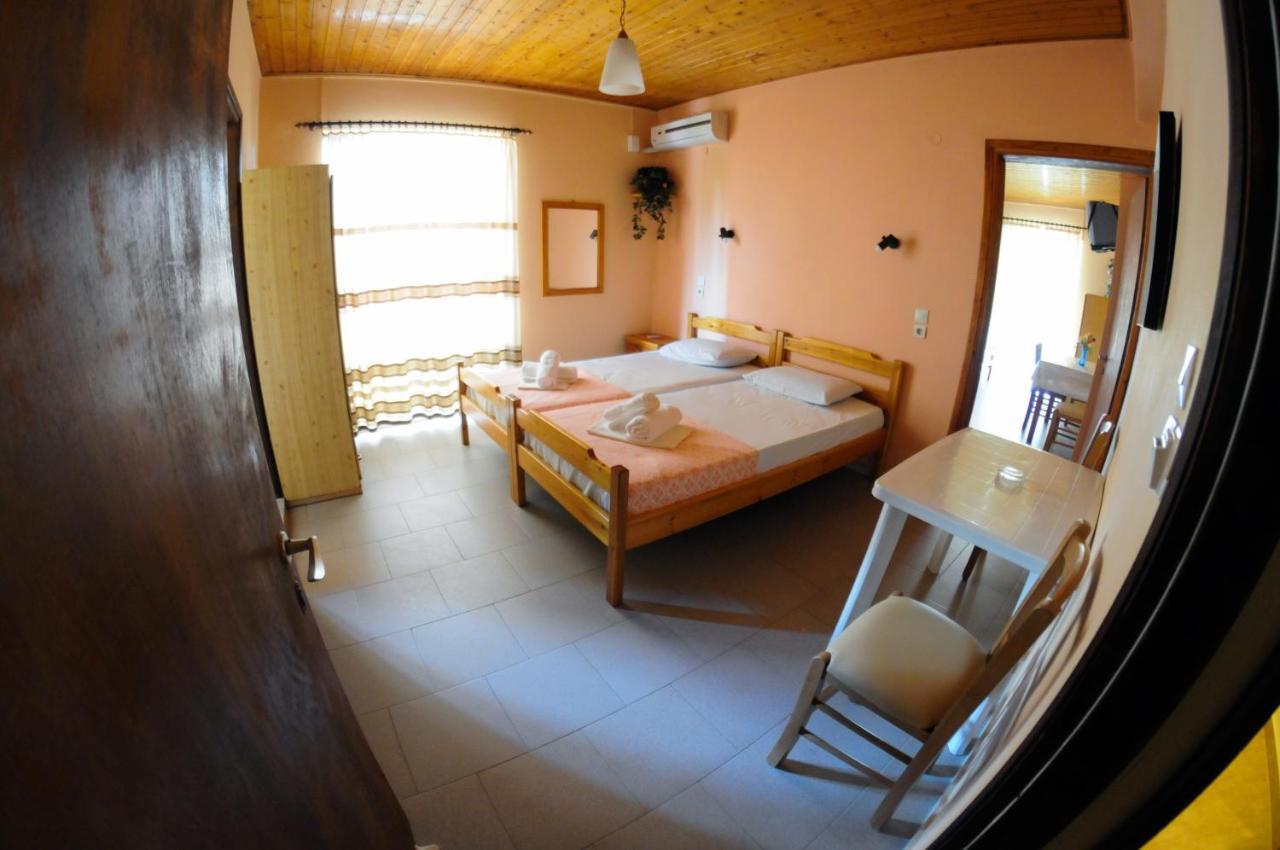 Nefeli Rooms Пефки Стая снимка