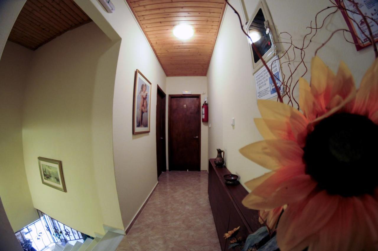 Nefeli Rooms Пефки Екстериор снимка