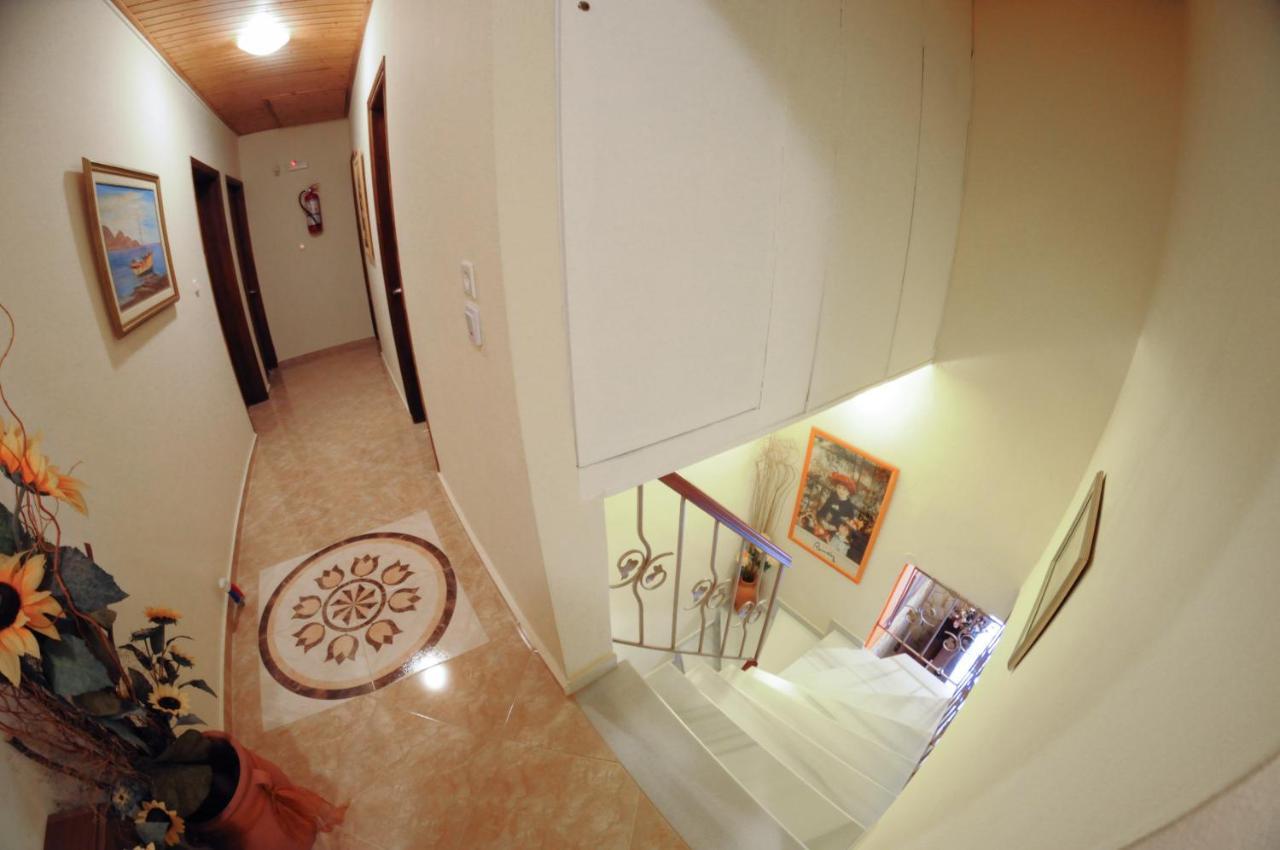Nefeli Rooms Пефки Екстериор снимка