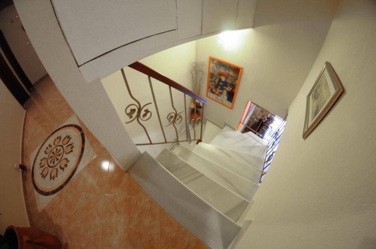 Nefeli Rooms Пефки Екстериор снимка